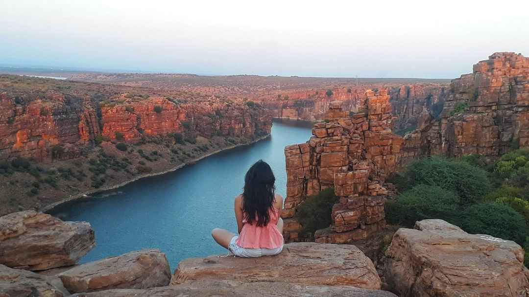 The dramatic gorge of Gandikota with the river flowing below