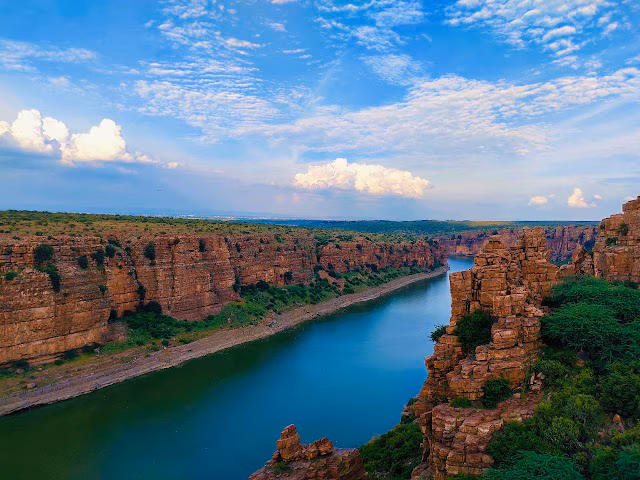 Hyderabad to Gandikota & Belum Caves: The Ultimate 2026 Road Trip Guide cover image